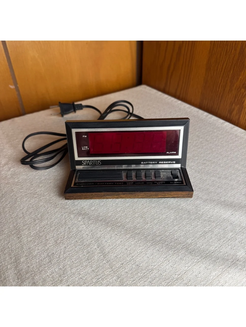Vintage Spartus Apollo Model 1140 Digital Alarm Clock Woodgrain LED